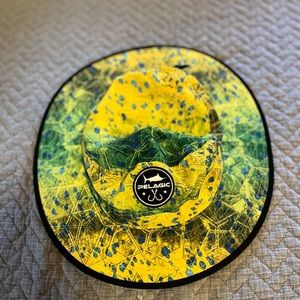 PELAGIC

SUNSETTER BUCKET HAT- LIKE NEW